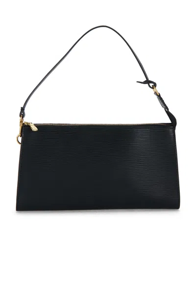 Pre-owned Louis Vuitton Epi Pochette Accessoires 24 Shoulder Bag In Black