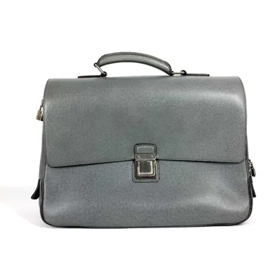 Pre-owned Louis Vuitton Glacier Gray Taiga Leather Handbag Shoulder Bag ()