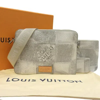 Pre-owned Louis Vuitton Gray Shoulder Bag ()