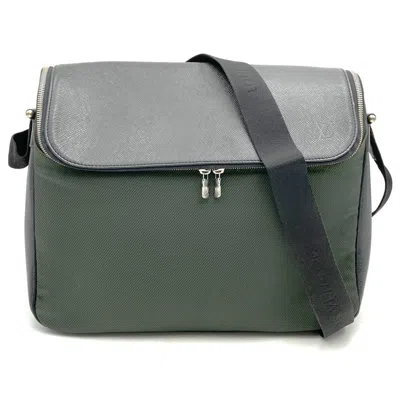 Pre-owned Louis Vuitton Green Khaki Taiga Leather Shoulder Bag ()
