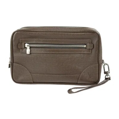 Pre-owned Louis Vuitton Grizzly Taiga Leather Clutch Bag Pouch ()
