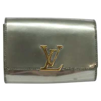 Pre-owned Louis Vuitton Louise Silver Patent Leather Clutch Bag ()