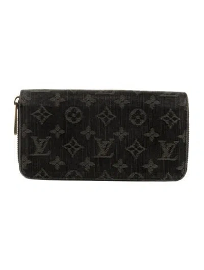 Pre-owned Louis Vuitton Lv Monogram Denim Zippy Wallet In Black