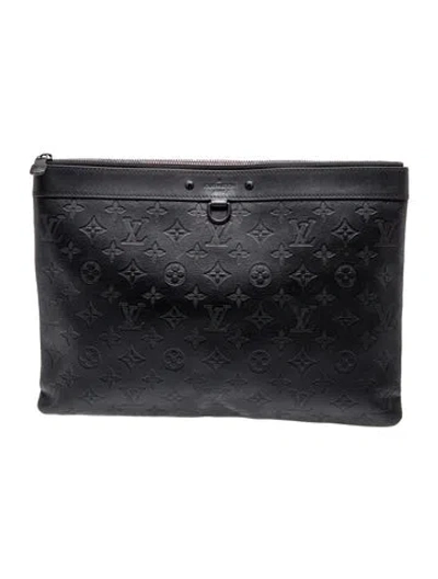 Pre-owned Louis Vuitton Lv Monogram Discovery Pochette Gm In Black
