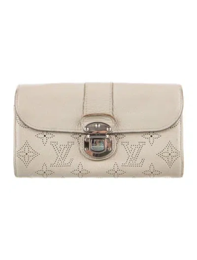 Pre-owned Louis Vuitton Lv Monogram Mahina Leather Amelia Wallet In Neutral