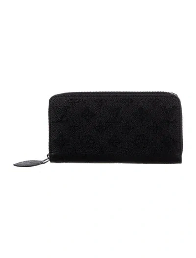 Pre-owned Louis Vuitton Lv Monogram Mahina Leather Zippy Wallet In Black