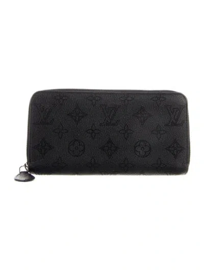 Pre-owned Louis Vuitton Lv Monogram Mahina Leather Zippy Wallet In Black
