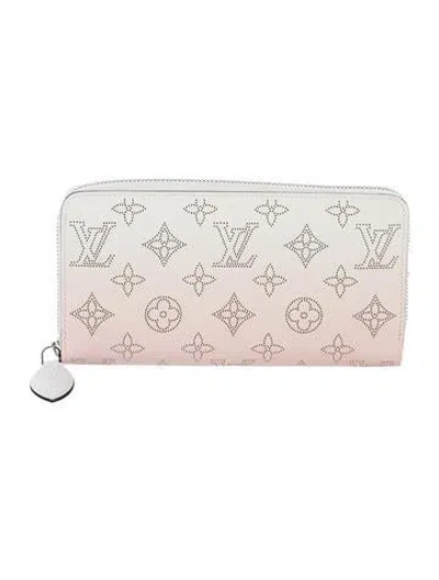 Pre-owned Louis Vuitton Lv Monogram Mahina Leather Zippy Wallet In Neutral