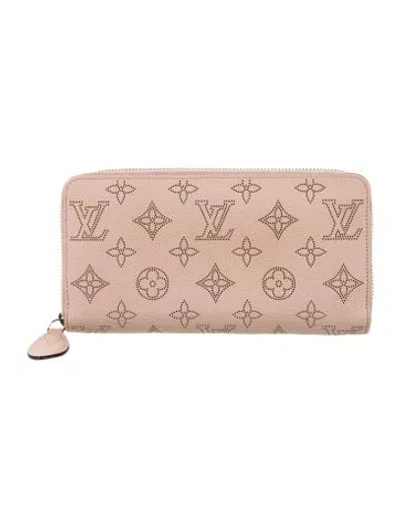 Pre-owned Louis Vuitton Lv Monogram Mahina Leather Zippy Wallet In Pink
