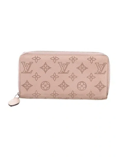 Pre-owned Louis Vuitton Lv Monogram Mahina Leather Zippy Wallet In Pink