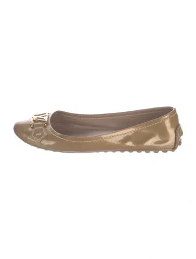 Pre-owned Louis Vuitton Lv Monogram Patent Leather Ballet Flats In Neutral