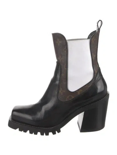 Pre-owned Louis Vuitton Lv Monogram Patent Leather Chelsea Boots In Black