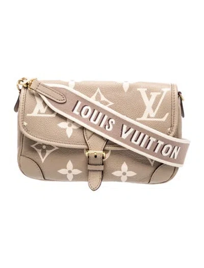 Pre-owned Louis Vuitton Lv Monogram Pochette Métis In Neutral