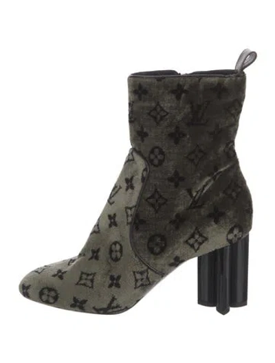 Pre-owned Louis Vuitton Lv Monogram Velvet Boots In Green