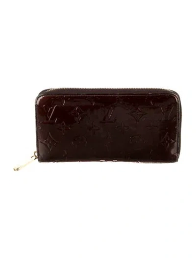 Pre-owned Louis Vuitton Lv Monogram Vernis Patent Leather Zippy Wallet In Burgundy