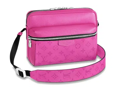 Pre-owned Louis Vuitton Men's  Outdoor Messenger In Fuchsia