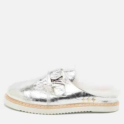 Pre-owned Louis Vuitton Metallic Silver Leather Lv Easy Flat Mules Size 45