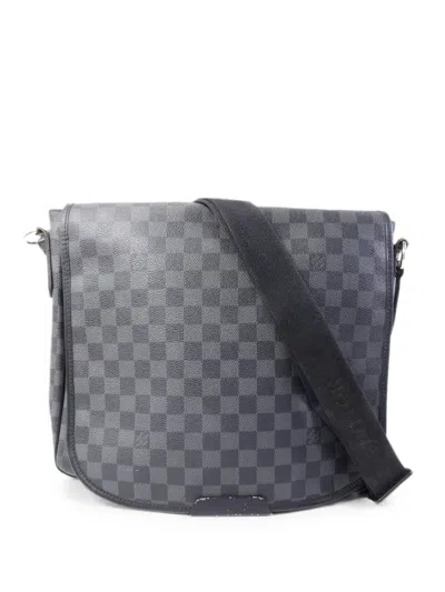 Pre-owned Louis Vuitton Mm Damier Graphite Daniel Shoulder Bag In Black