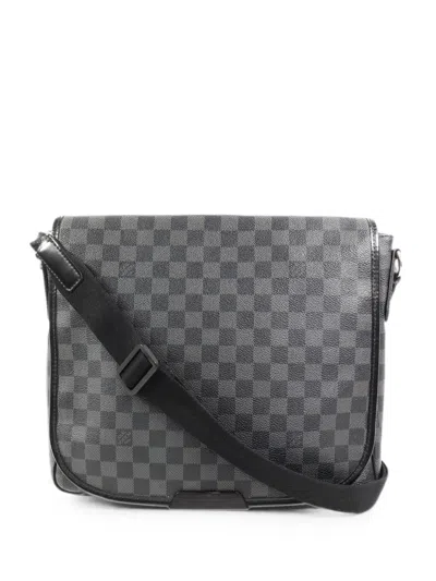 Pre-owned Louis Vuitton Mm Daniel Damier Graphite Shoulder Bag In Black