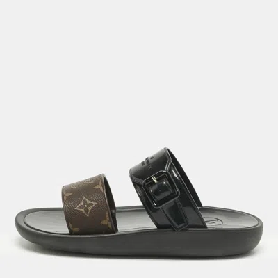 Pre-owned Louis Vuitton Monogram Canvas And Rubber Sunbath Flat Sandals Size 39 In Black