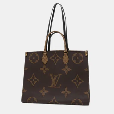 Pre-owned Louis Vuitton Monogram Giant Onthego Gm Brown Coated Canvas Tote Bag