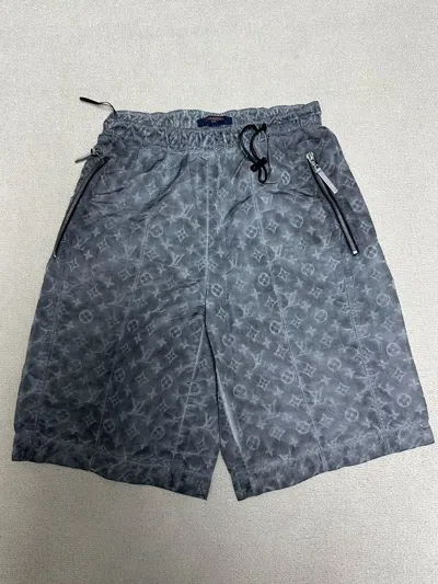 Pre-owned Louis Vuitton Monogram Print Shorts In Gray