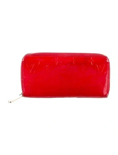 Pre-owned Louis Vuitton Monogram Vernis Vernis Patent Leather Zippy Wallet In Red