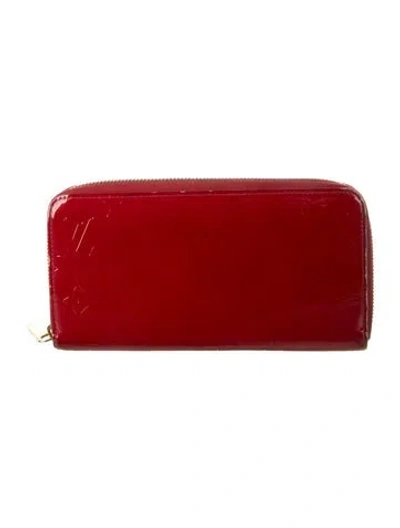 Pre-owned Louis Vuitton Monogram Vernis Vernis Patent Leather Zippy Wallet In Red