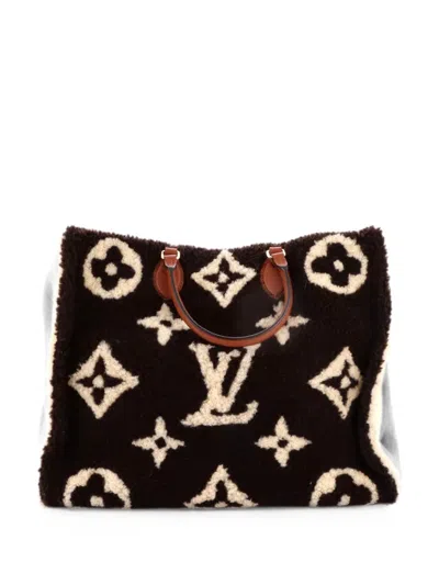 Pre-owned Louis Vuitton Onthego Monogram Giant Teddy Fleece Gm Tote Bag In Brown
