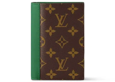 Pre-owned Louis Vuitton Passport Cover Colormania In Green