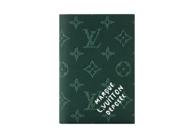 Pre-owned Louis Vuitton Passport Cover In Epicea