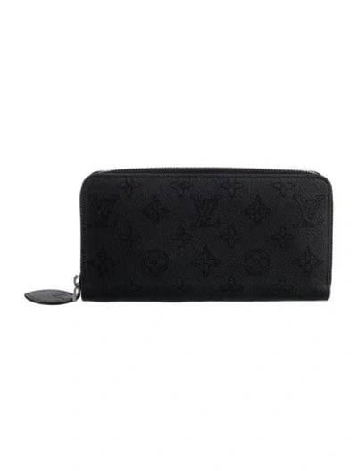 Pre-owned Louis Vuitton Perforated Monogram Mahina Leather Zippy Wallet In Black