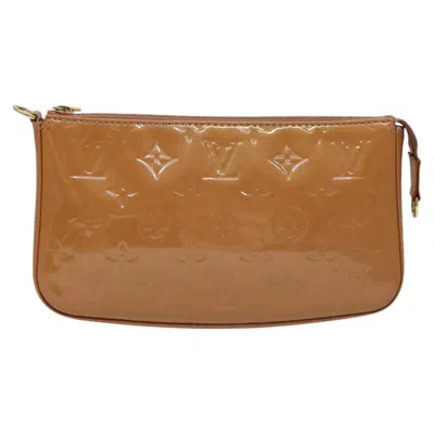 Pre-owned Louis Vuitton Pochette Accessoire Brown Patent Leather Clutch Bag ()