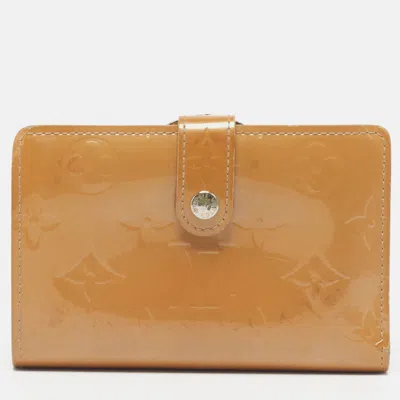 Pre-owned Louis Vuitton Porte Monnaie Noisette Monogram Vernis Wallet In Sand