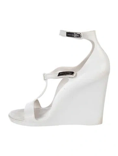 Pre-owned Louis Vuitton Rubber Sandals In White
