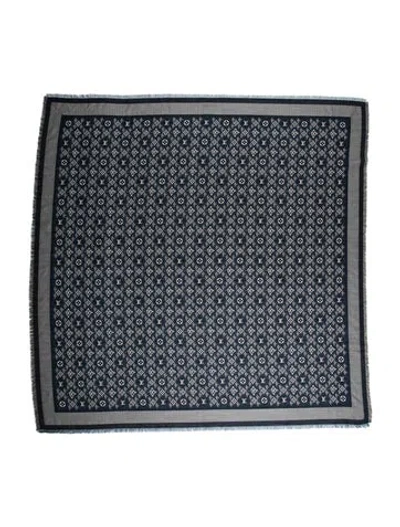 Pre-owned Louis Vuitton Silk 2020 Shawl In Blue