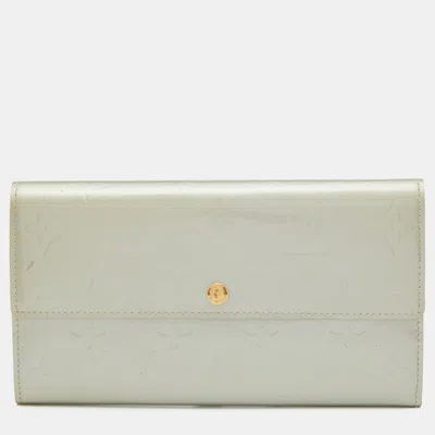 Pre-owned Louis Vuitton Silver Monogram Vernis Sarah Wallet In Grey
