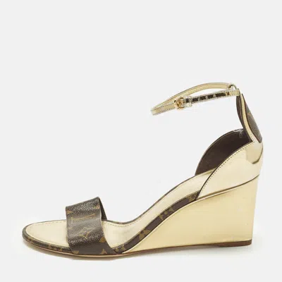 Pre-owned Louis Vuitton Size 39 Gold Coated Canvas And Patent Leather Ankle Strap Wedge Sandals
