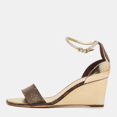 Pre-owned Louis Vuitton Size 39.5 Gold/dark Brown Monogram Canvas And Patent Ankle Strap Wedge Sandals