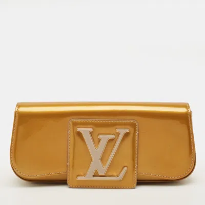 Pre-owned Louis Vuitton Sobe Rose Florentine Vernis Clutch In Sand