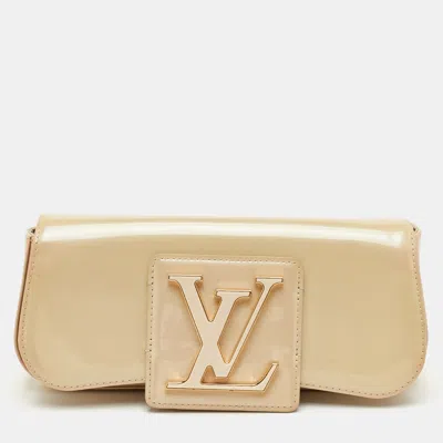 Pre-owned Louis Vuitton Sobe Rose Florentine Vernis Leather Clutch In White