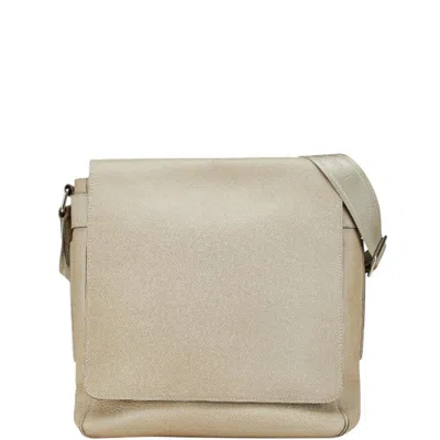 Pre-owned Louis Vuitton Taiga Beige Polaire Taiga Leather Shoulder Bag ()
