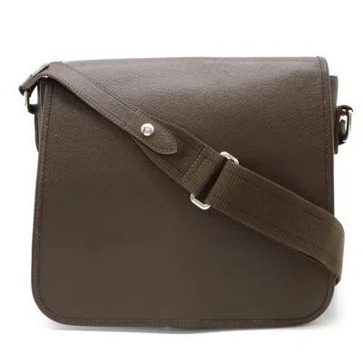 Pre-owned Louis Vuitton Taiga Grizzly Taiga Leather Shoulder Bag ()
