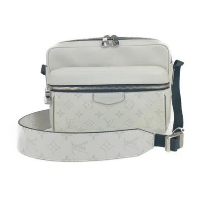 Pre-owned Louis Vuitton Taigarama Shoulder Bag ()