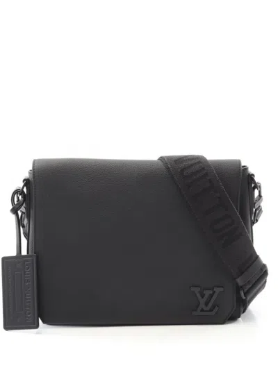 Pre-owned Louis Vuitton Takeoff Lv Aerogram Messenger Bag In Black