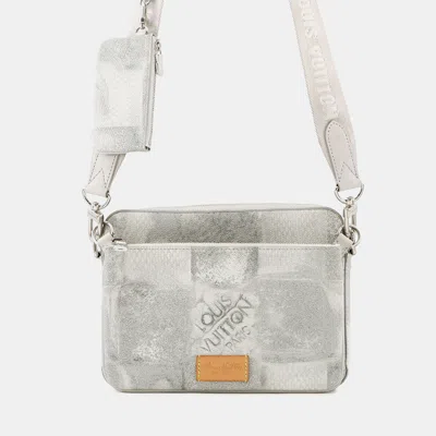 Pre-owned Louis Vuitton Trio Messenger Gray Damier Salt