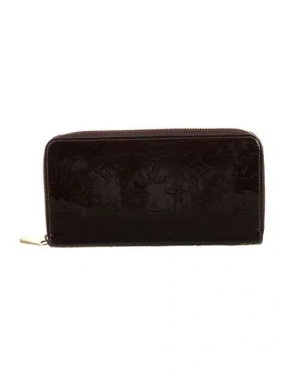 Pre-owned Louis Vuitton Vernis Rayures Pattern Vernis Patent Leather Zippy Wallet In Burgundy