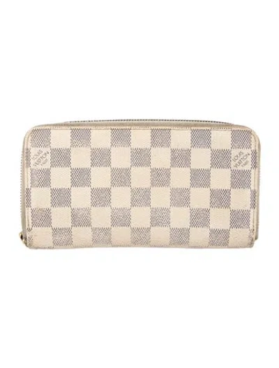 Pre-owned Louis Vuitton Vintage 2009 Zippy Wallet In Neutral