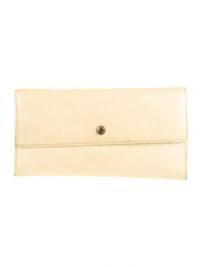 Pre-owned Louis Vuitton Vintage Vernis Patent Leather International Wallet In Neutral