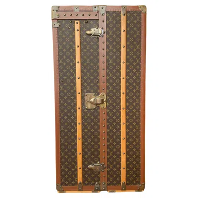 Pre-owned Louis Vuitton Wardrobe  Trunk In Brown